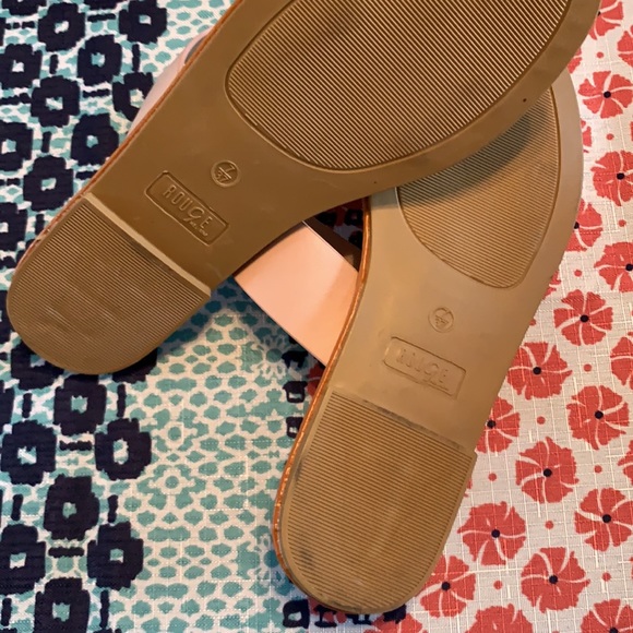 Rouge Helium Sandals - Picture 3 of 3